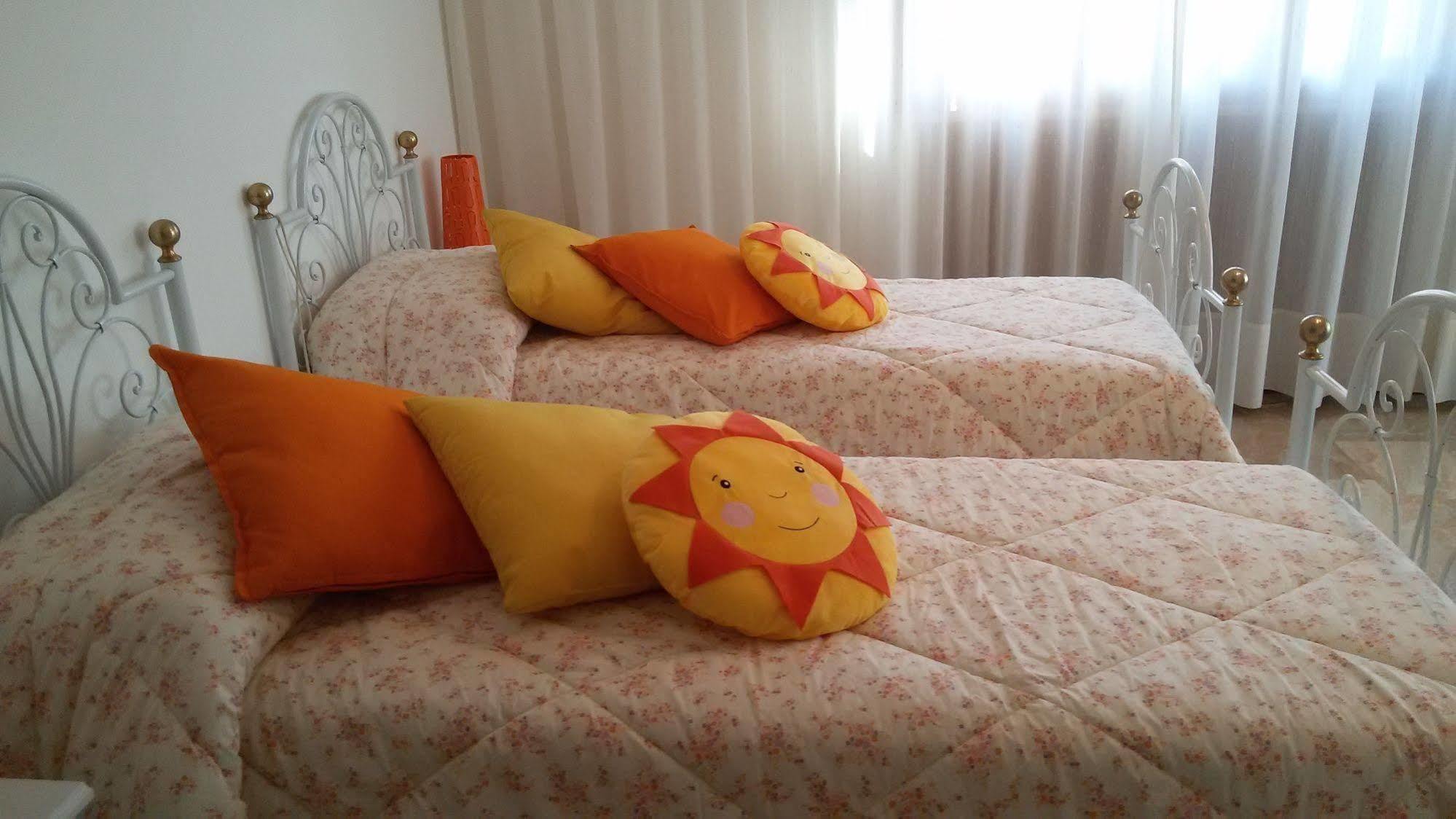 B&B Soleluna Massa Fiscaglia Екстериор снимка