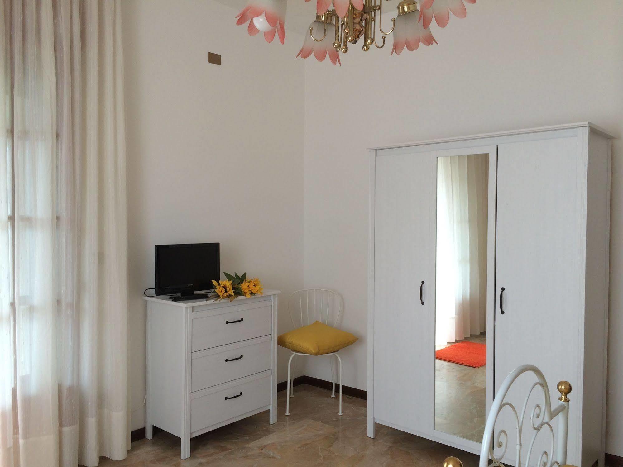 B&B Soleluna Massa Fiscaglia Екстериор снимка