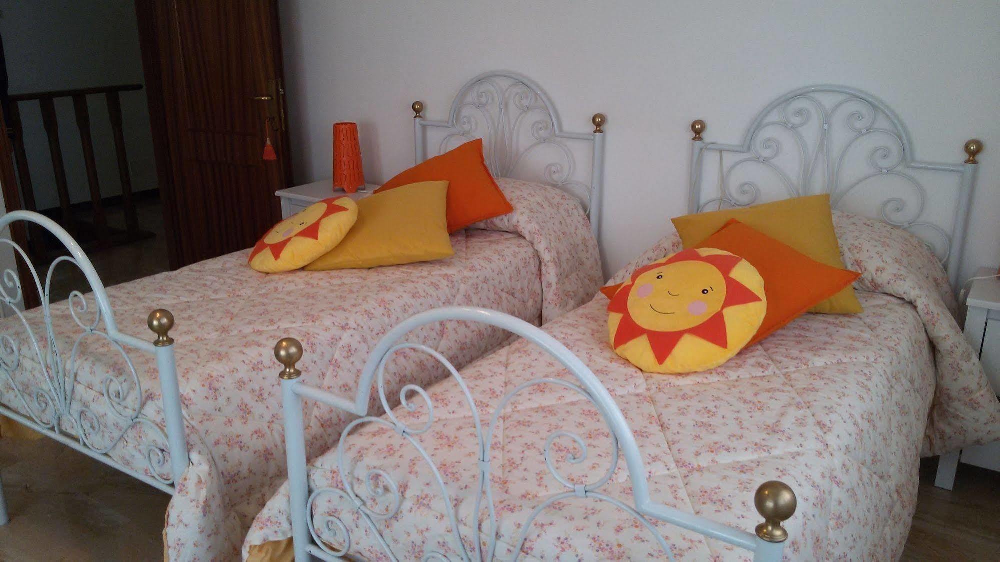 B&B Soleluna Massa Fiscaglia Екстериор снимка